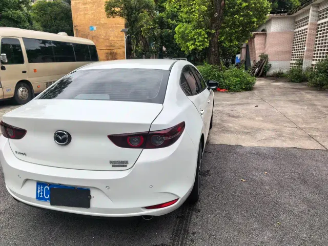 Mazda Axela — Фото автомобиля 6