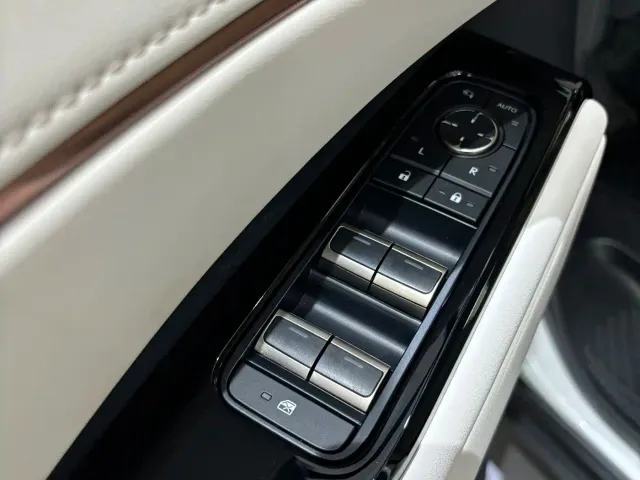 Lexus LM — Фото автомобиля 19