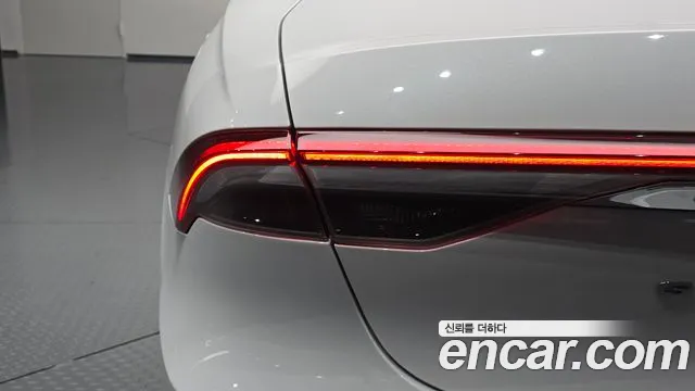 Hyundai Grandeur (New) Hybrid — Фото автомобиля 8