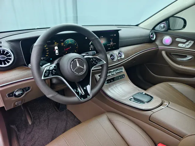 Mercedes-Benz E-Class — Фото автомобиля 10