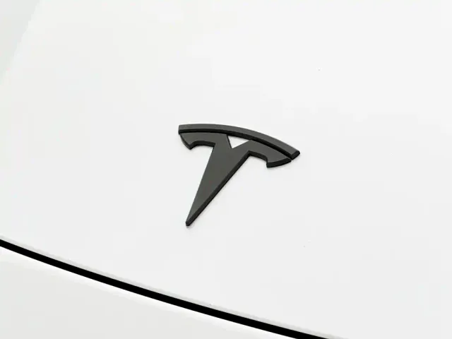 Tesla Model Y — Фото автомобиля 23