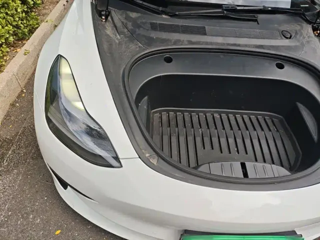 Tesla Model 3 — Фото автомобиля 19