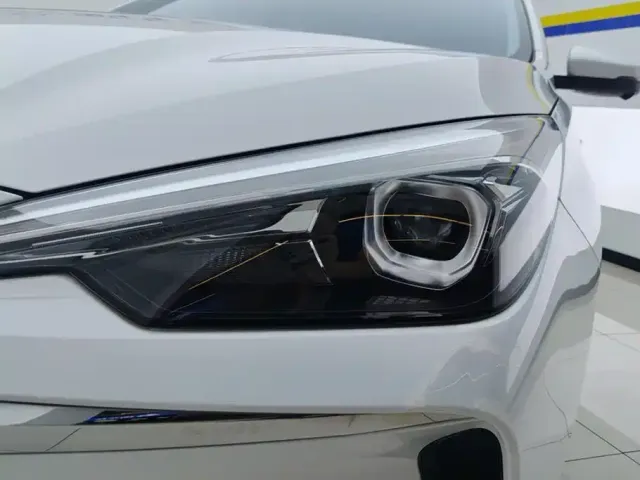 Roewe i5 — Фото автомобиля 5