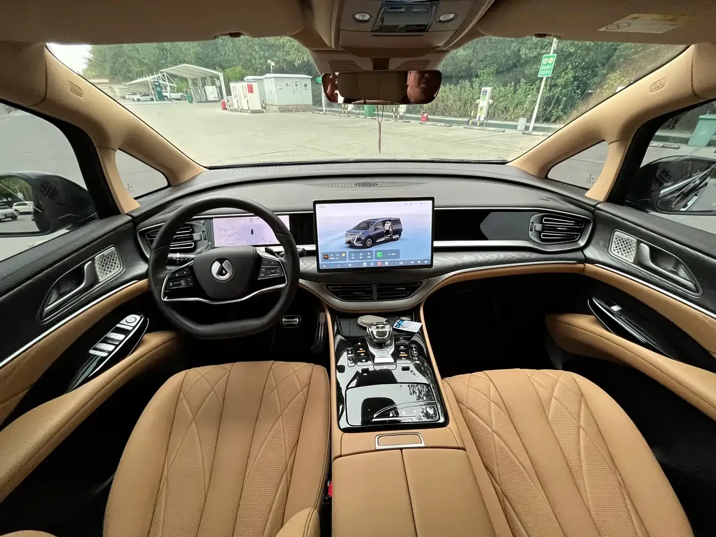 Denza Denza D9 2025 DM-i Smart Drive Edition 1020 AWD Premium — Фото автомобиля 11