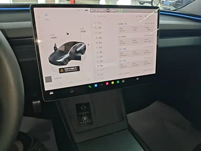 Tesla Model 3 — Фото автомобиля 12