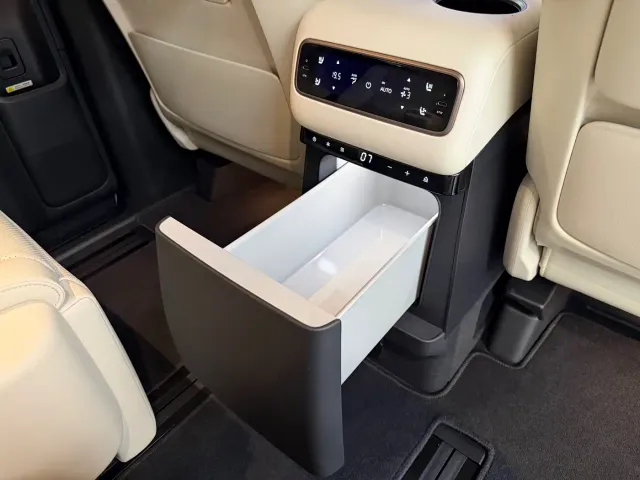 Li Auto MEGA — Фото автомобиля 23