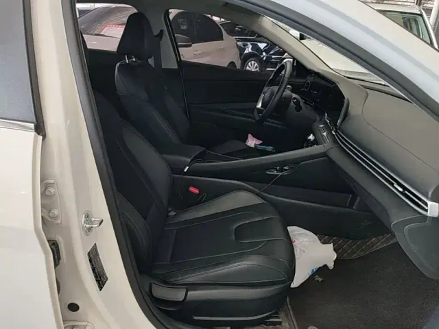Hyundai Elantra — Фото автомобиля 19