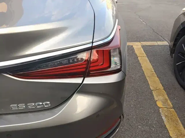 Lexus ES — Фото автомобиля 7