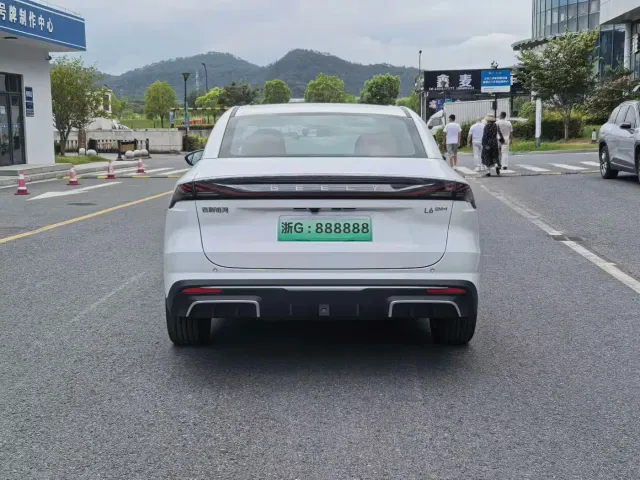 Geely Galaxy L6 — Фото автомобиля 5