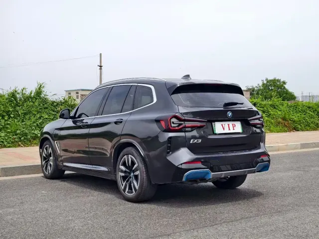 BMW iX3 — Фото автомобиля 7
