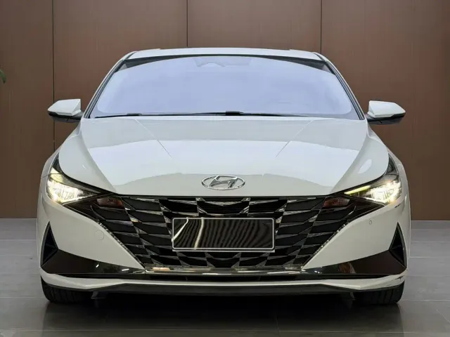 Hyundai Elantra — Фото автомобиля 2