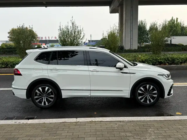 Volkswagen Tiguan L — Фото автомобиля 8