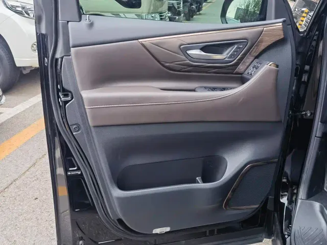 Toyota Alphard — Фото автомобиля 4
