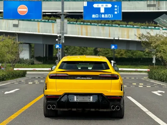 Lamborghini Urus — Фото автомобиля 8