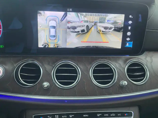 Mercedes-Benz E-Class — Фото автомобиля 20