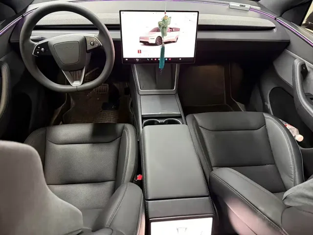 Tesla Model Y — Фото автомобиля 10