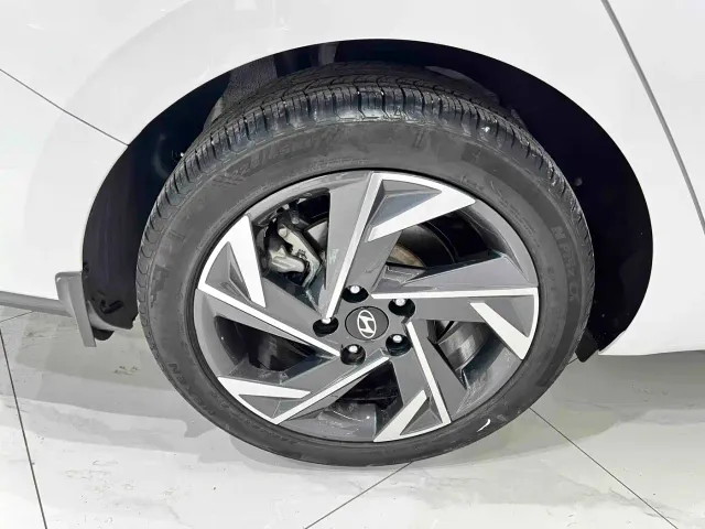 Hyundai Elantra — Фото автомобиля 19