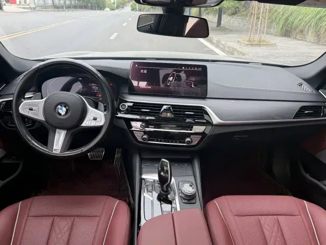 BMW 5 Series — Фото автомобиля 4