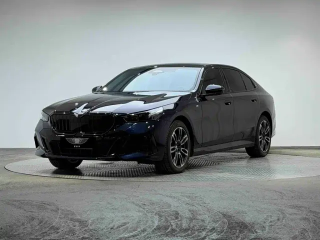 Фотография автомобиля — BMW 5 Series