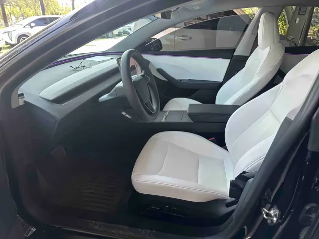 Tesla Model 3 — Фото автомобиля 6