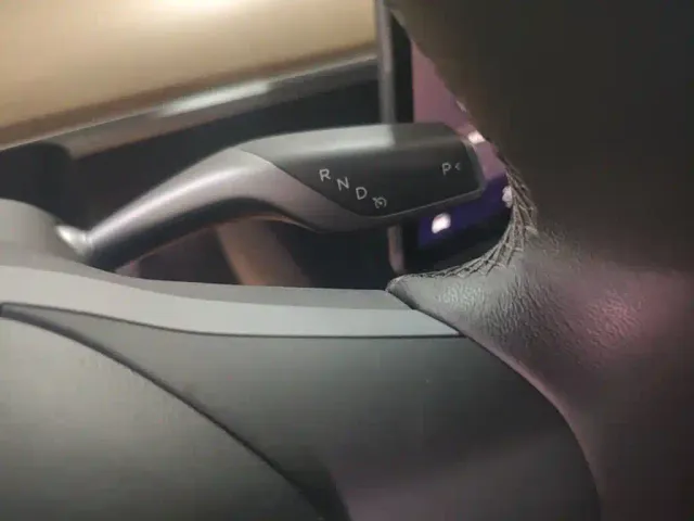 Tesla Model Y — Фото автомобиля 13