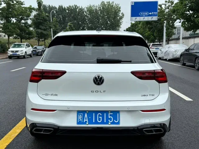 Volkswagen Golf — Фото автомобиля 10