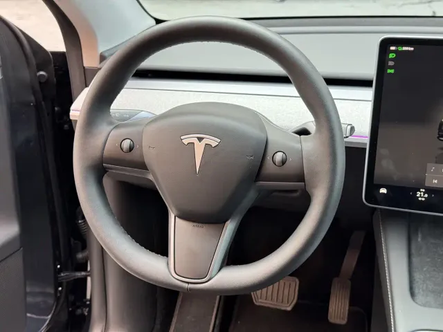 Tesla Model Y — Фото автомобиля 13