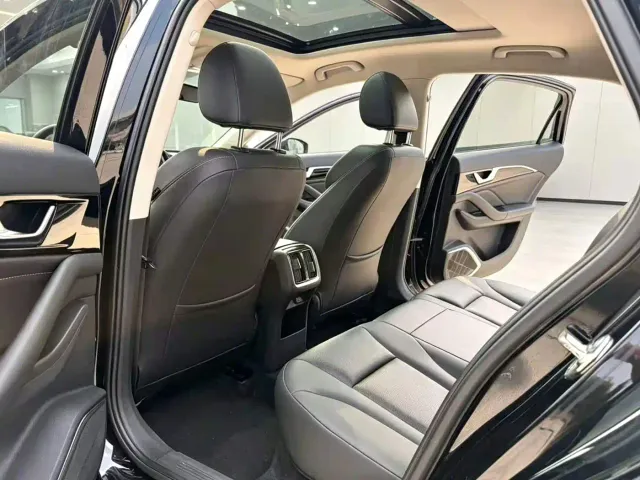 Bestune B70 — Фото автомобиля 6