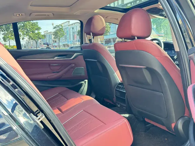 BMW 5 Series — Фото автомобиля 10