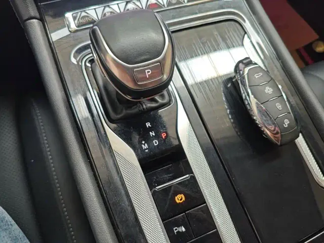 Hongqi H5 — Фото автомобиля 13