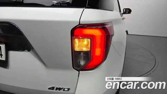 Ford Explorer Explorer 6 поколение 3.0 Platinum 4WD — Фото автомобиля 22