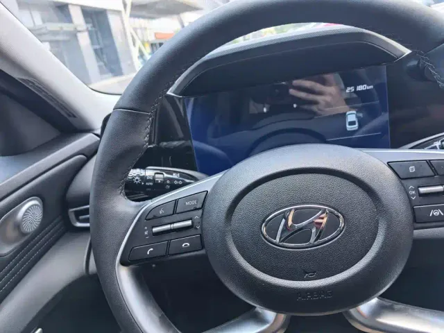 Hyundai Elantra — Фото автомобиля 10