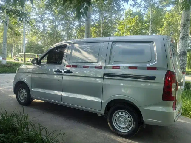 Wuling Hongguang V — Фото автомобиля 6