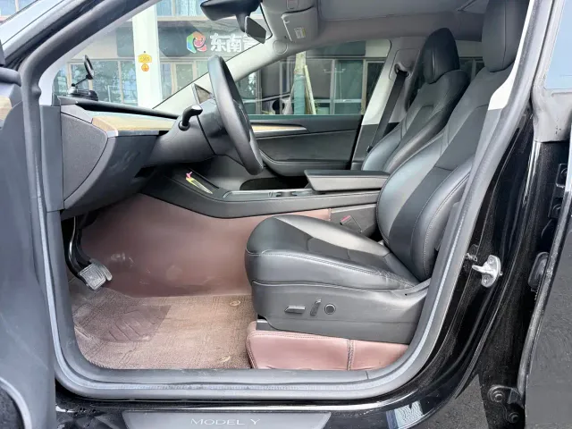 Tesla Model Y — Фото автомобиля 5