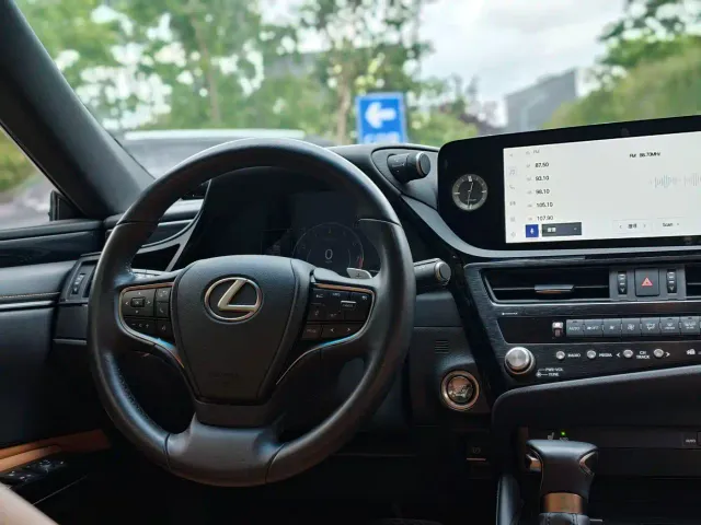 Lexus ES — Фото автомобиля 10