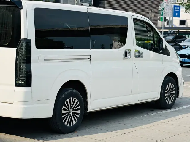 Toyota HIACE — Фото автомобиля 6