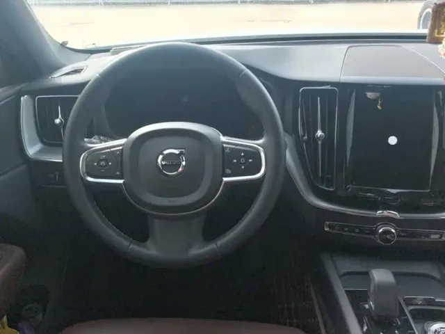 Volvo XC60 — Фото автомобиля 15