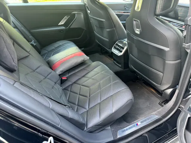 BMW i7 — Фото автомобиля 5