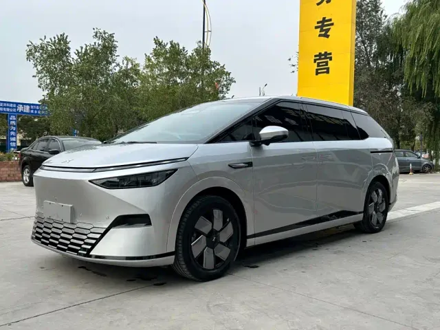 Фотография автомобиля — Xpeng X9