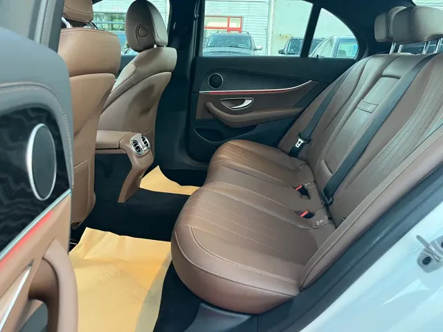 Mercedes-Benz E-Class — Фото автомобиля 9
