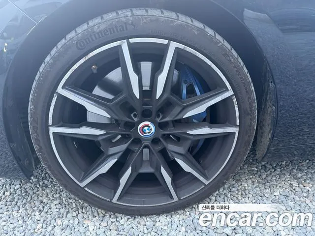 BMW 8 Series G15 — Фото автомобиля 15