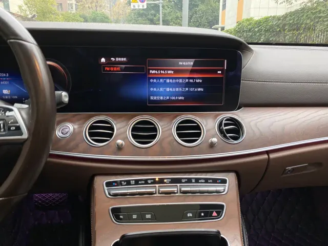 Mercedes-Benz E-Class — Фото автомобиля 23