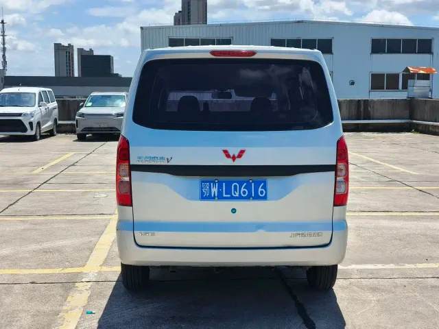 Wuling Hongguang V — Фото автомобиля 5