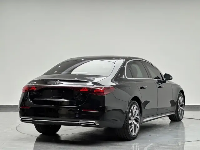 Mercedes-Benz E-Class — Фото автомобиля 8