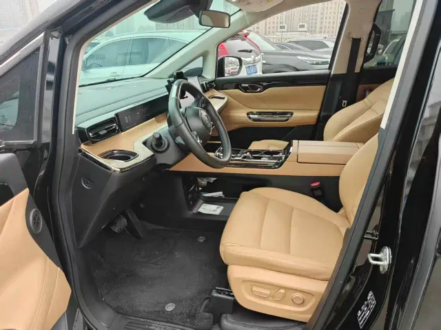 GAC Trumpchi E8 — Фото автомобиля 3
