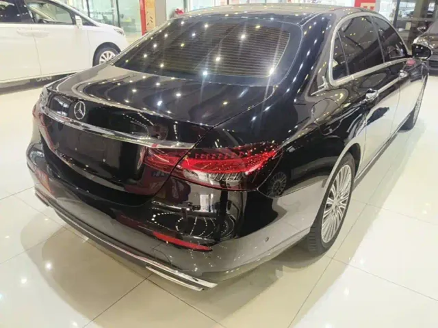 Mercedes-Benz E-Class — Фото автомобиля 6