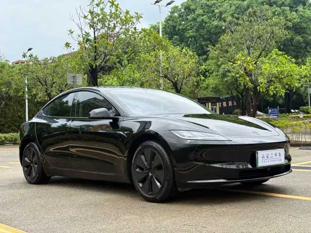 Tesla Model 3 — Фото автомобиля 3