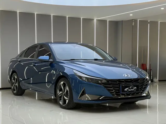 Hyundai Elantra — Фото автомобиля 3