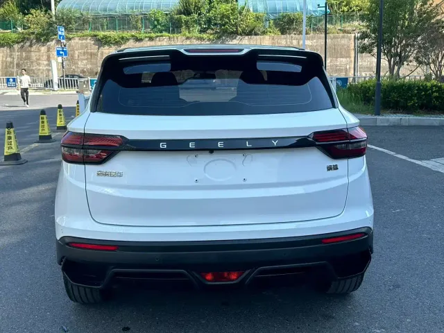 Geely Binyue — Фото автомобиля 8