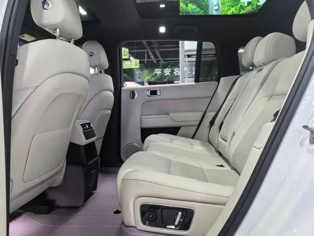 Li Auto L7 — Фото автомобиля 8
